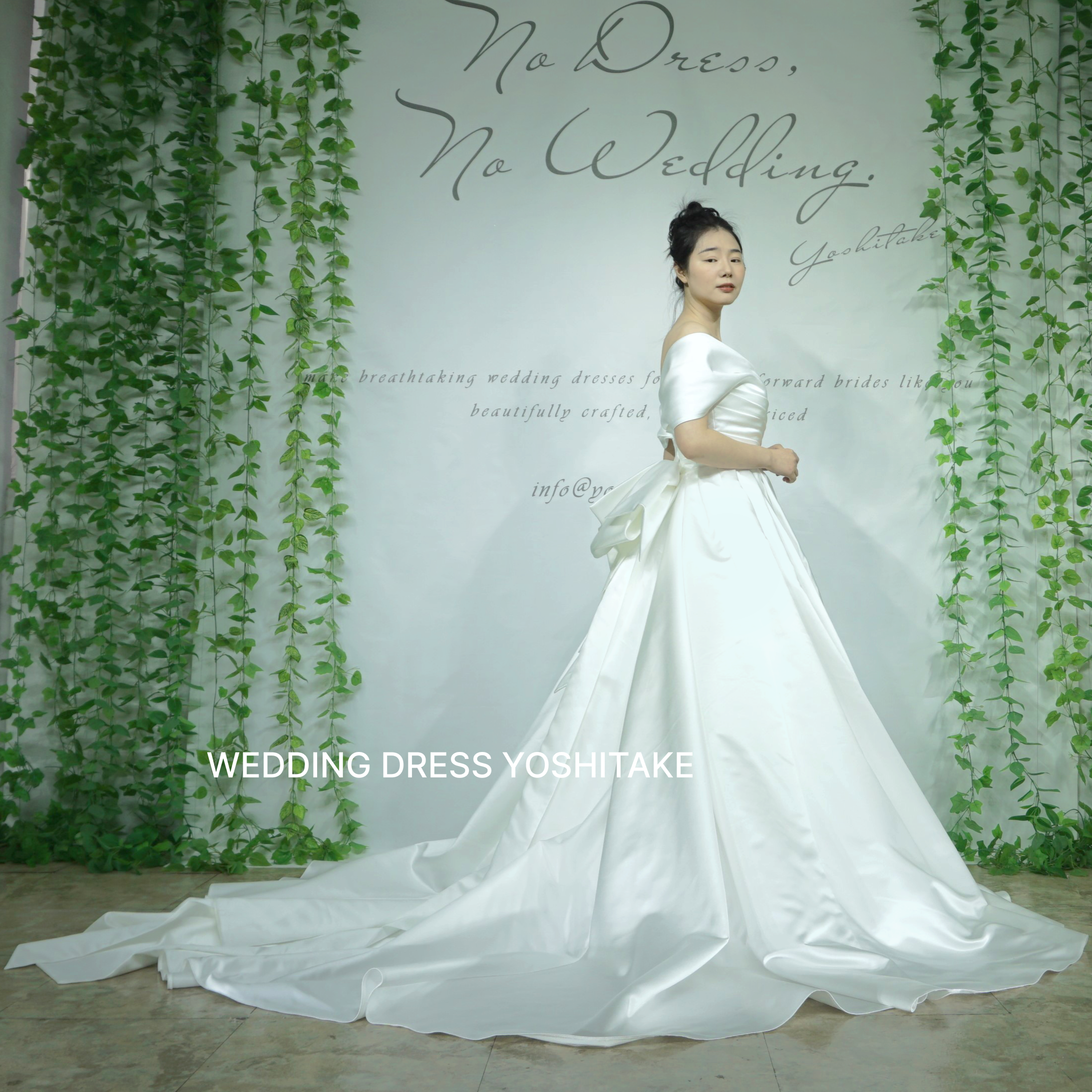 ウエディングドレス.サテン.白.リボン.オフショルダー.パニエ付き.結婚